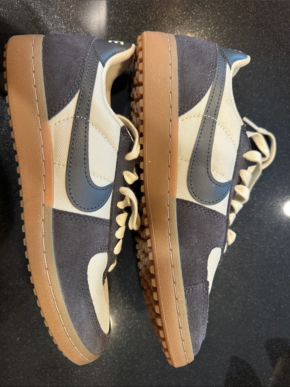 Nike Low-Top Sneakers in Navy, Cream & Gum